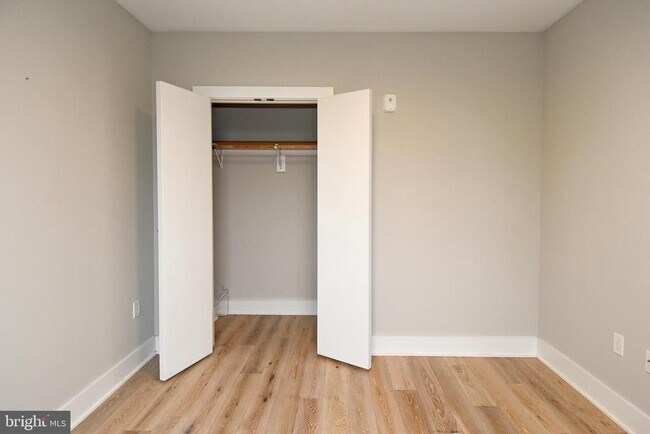 Building Photo - 1016 17th Pl NE