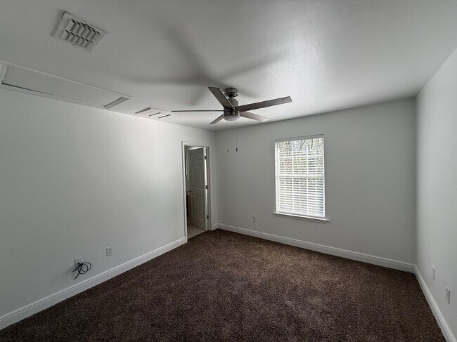 Building Photo - 3089 Sawtooth Dr