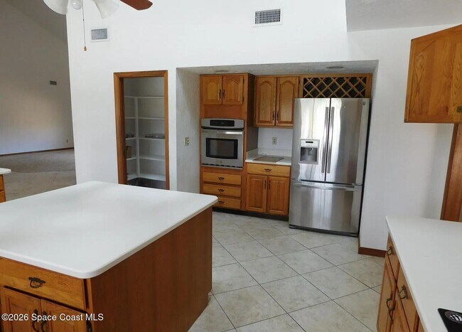 Building Photo - 649 Woodbridge Dr
