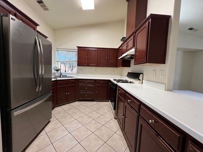 Building Photo - FOR RENT:  3 bedroom and 2 bathroom home in Sanger