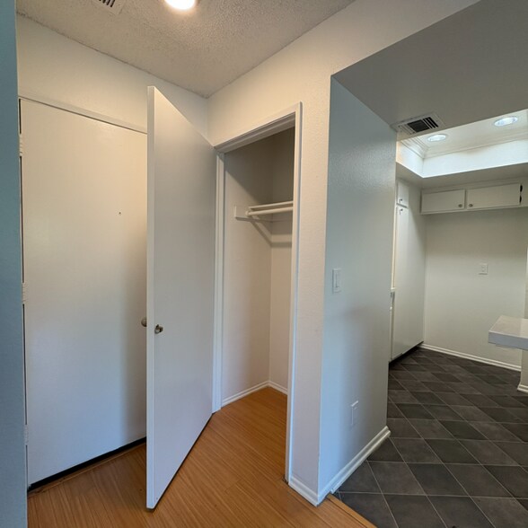 Building Photo - 6400 Kraft Ave