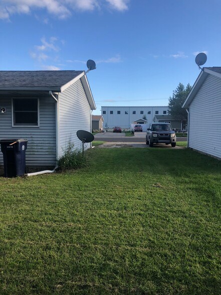 Side Yard - 1510 Dot Street