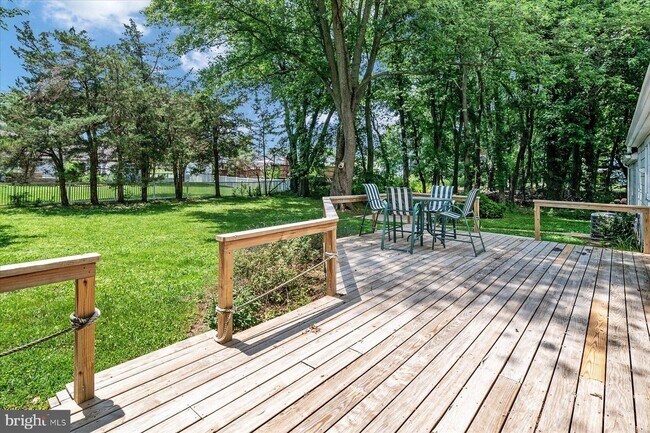 Building Photo - 109 Lake View Drive