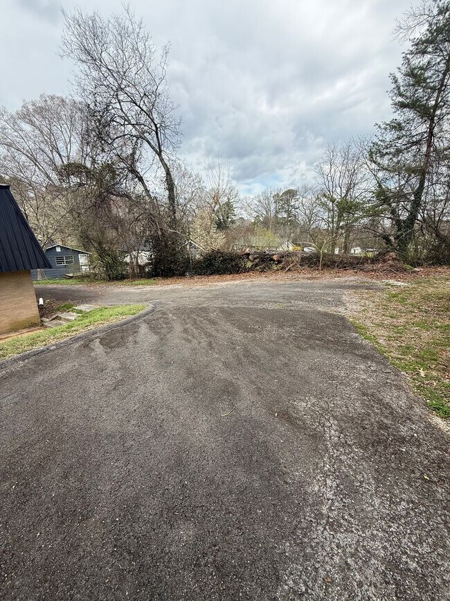 Building Photo - Looking for a comfortable place to call home? We have a great 2 bed, 1.5 bath home!