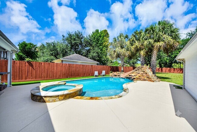 Building Photo - 1810 Blue Water Bay Dr