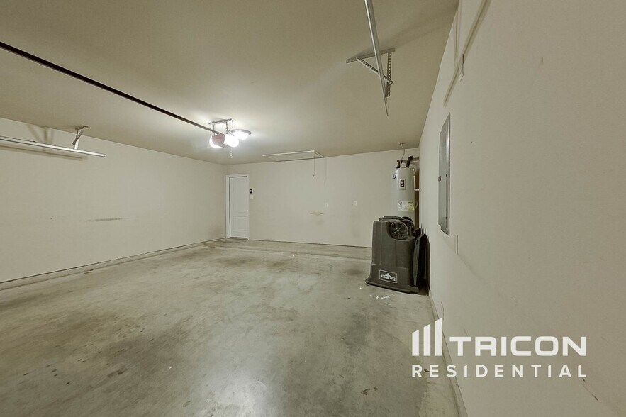 Building Photo - 6332 Spring Ranch Dr