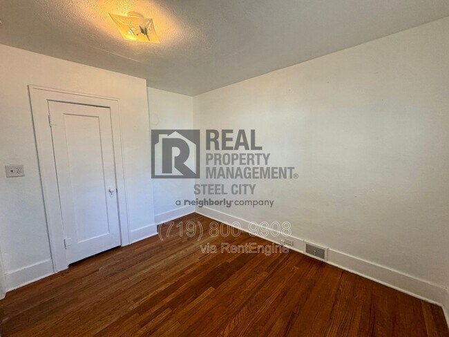 Building Photo - 602 W Orman Ave