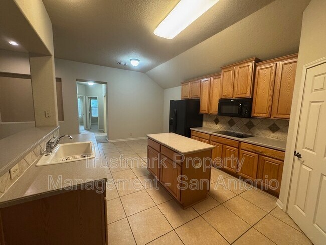Building Photo - 450 Flippin Estates