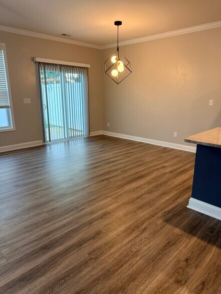 Building Photo - 726 Little Bluestem Dr