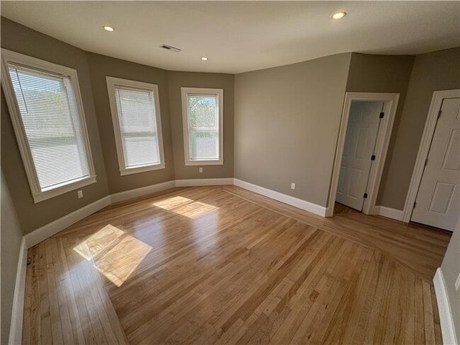 Building Photo - 29 Cameron Ave