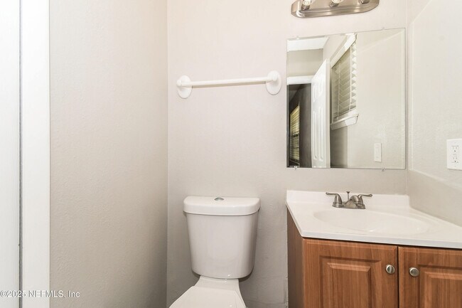 Building Photo - 1533 Raven Dr S