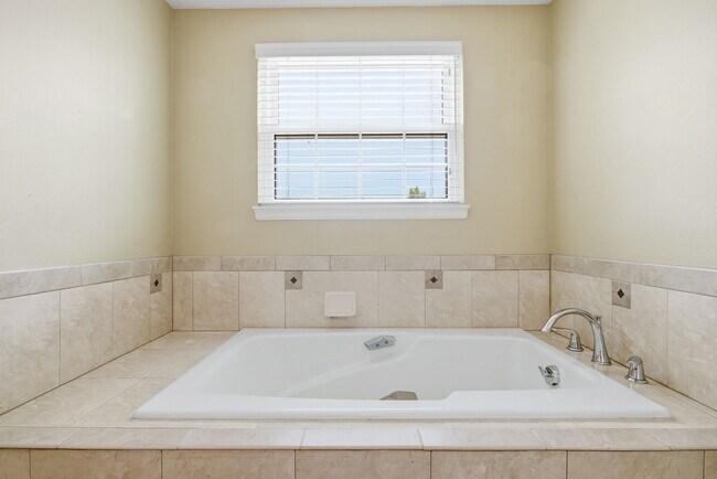 Building Photo - 6170 E Briarwood Cir