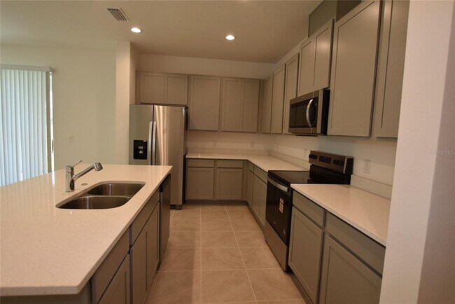 Building Photo - 3024 Heart Lk Dr
