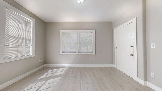 Building Photo - 433 NW 25th Ave