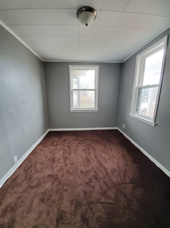 Building Photo - 4 Fuller Place