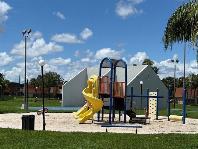 Building Photo - 1654 SW 109th Terrace