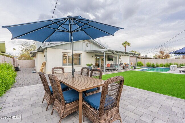 Building Photo - 8725 E Palo Verde Dr
