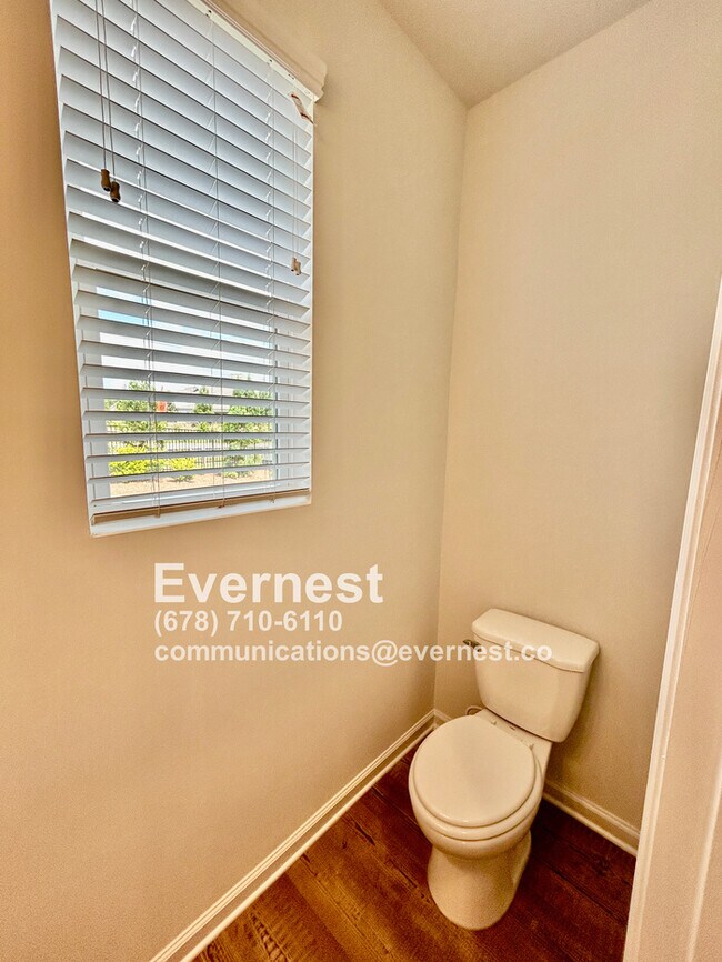 Building Photo - 3-Bedroom Home with Large Lawn and Ideal L...