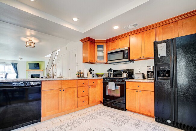 Building Photo - 832 13th St