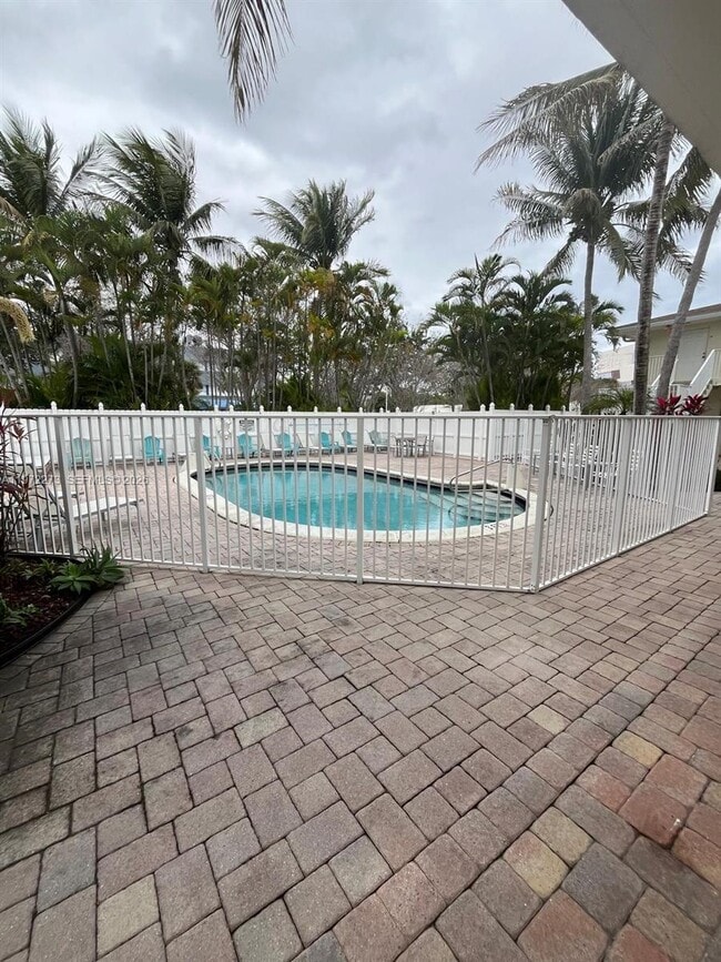 Building Photo - 1856 NE 46th St