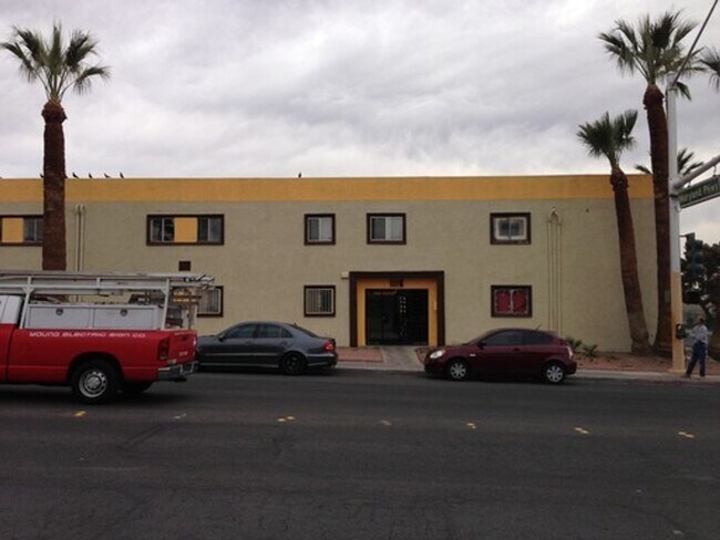 Building Photo - 211 Maryland Pkwy