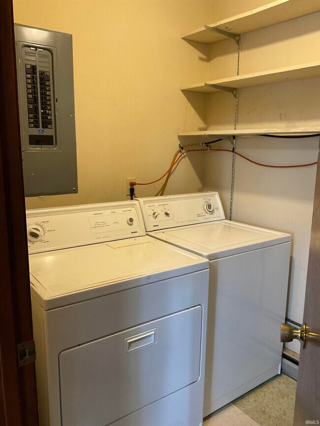 Building Photo - 6005 IN-205