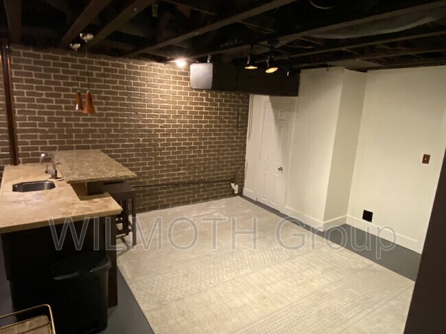 Building Photo - 1026 N New Jersey St