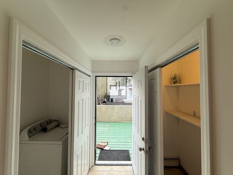 Building Photo - LOCKMAN AVENUE