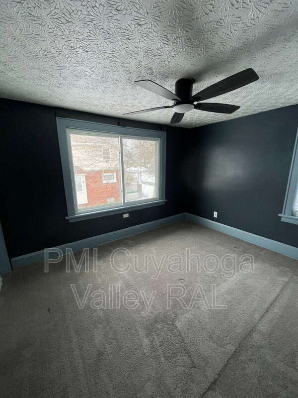 Building Photo - 165 Colony Crescent