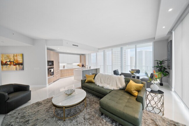 Building Photo - 3100 N Ocean Dr
