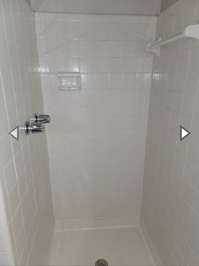 Building Photo - 2965 Bobolink Dr