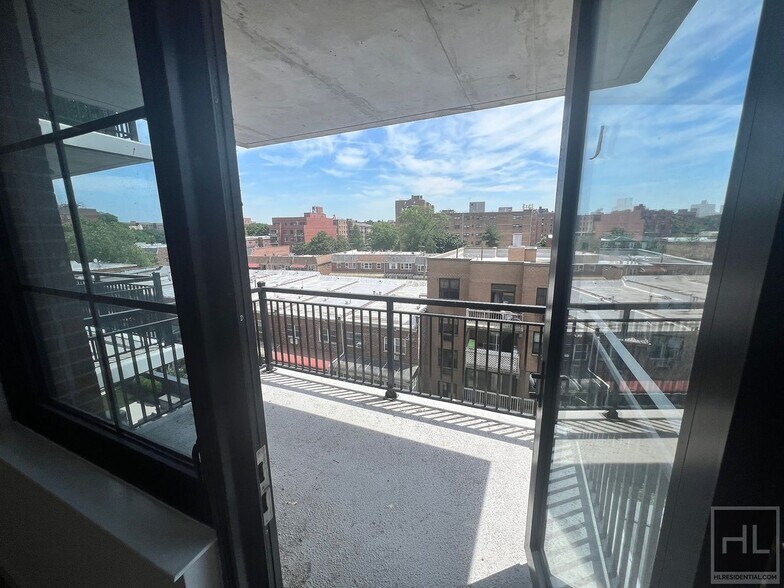 Building Photo - Northern Blvd | Flushing Studio w/Private Balcony, W/D & NO Broker's Fees!