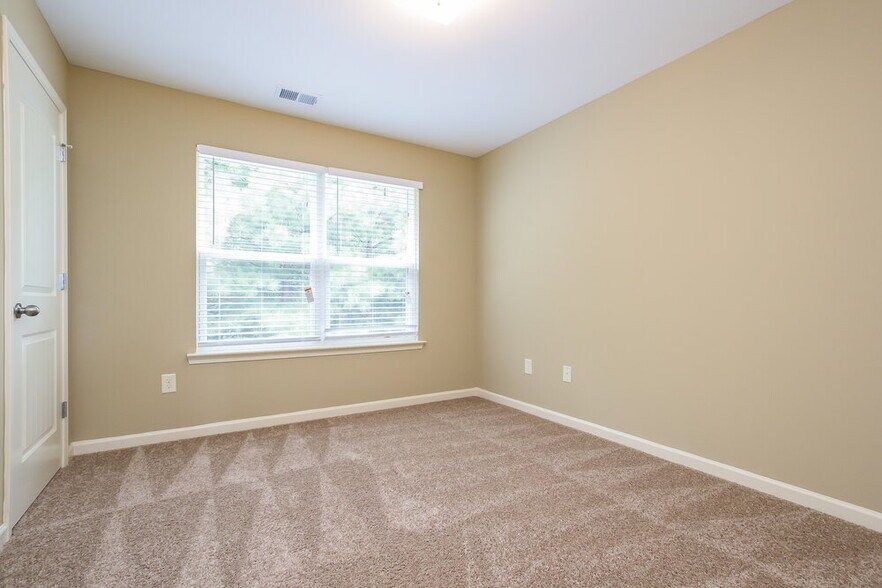 Building Photo - 248 Crescent Woode Dr