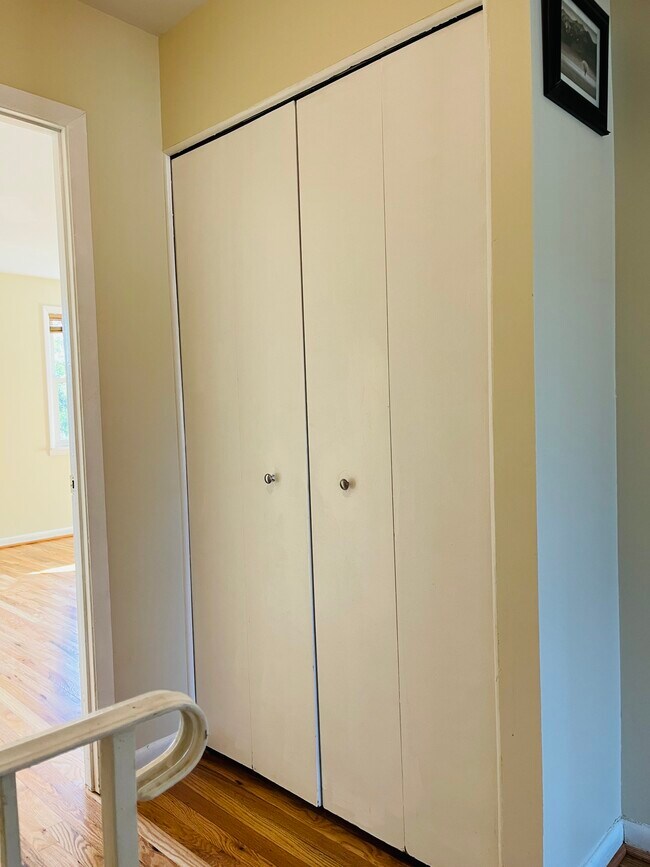 Building Photo - 2 Wimbledon Ln