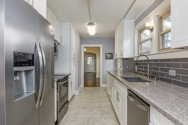 Building Photo - Charming Three-Bedroom Home East of Asheville