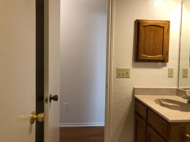 Building Photo - AVAILABLE NOW --Two Bedroom 1.5 Bath Duplex Unit in Euless