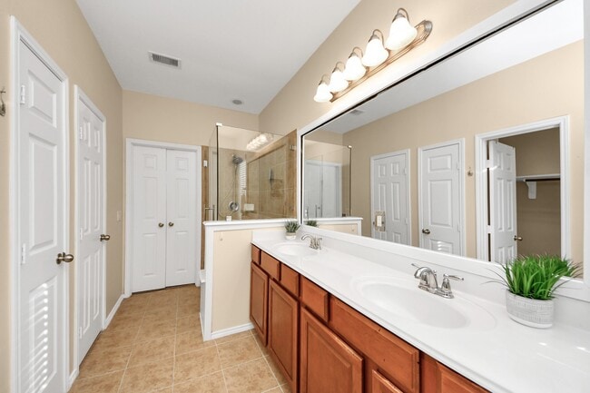 Building Photo - 6003 Baileys Run Ln