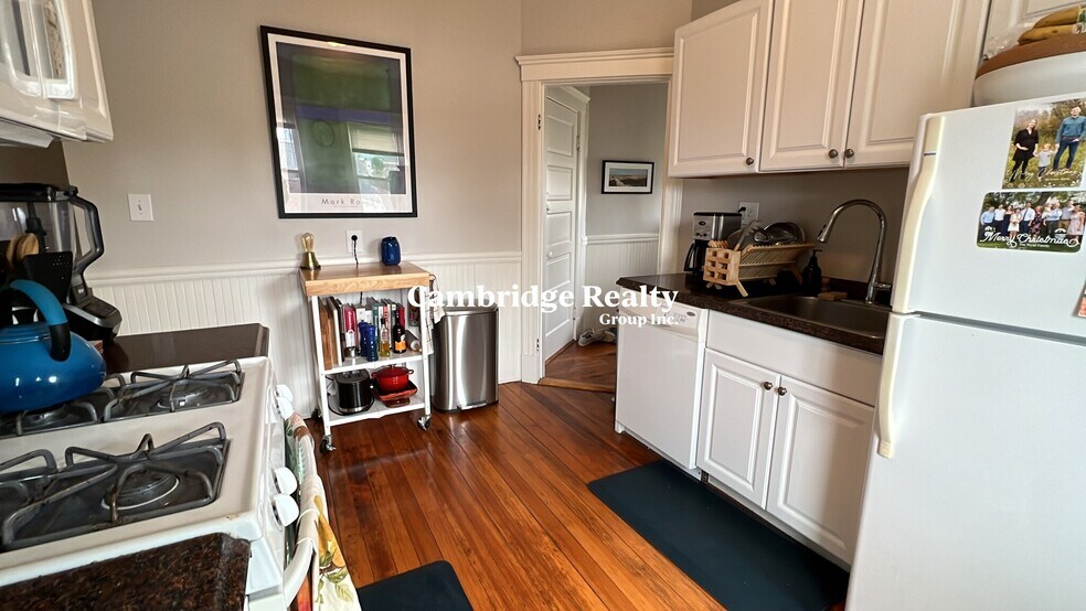 Building Photo - 96 Columbia St