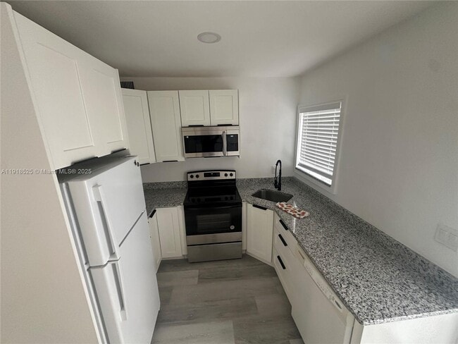 Building Photo - 1308 NW 13th Ct