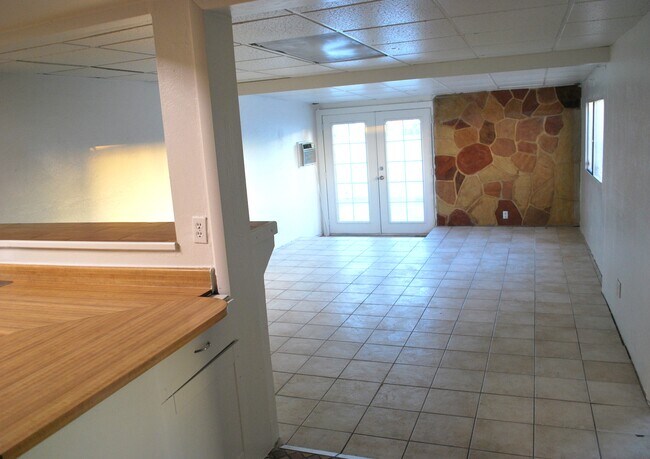 Building Photo - 2057 W Village Dr