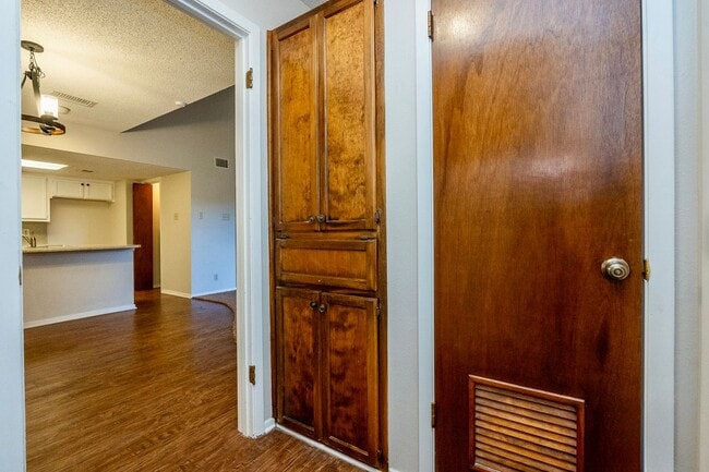 Building Photo - Immaculate 2 Bed, 2 Bath w/Loft Space!