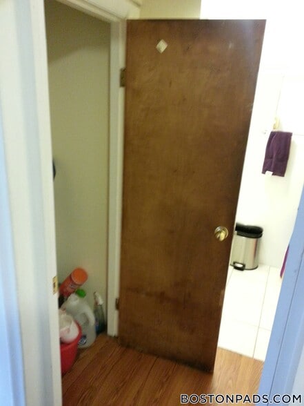 Building Photo - 92 Endicott St