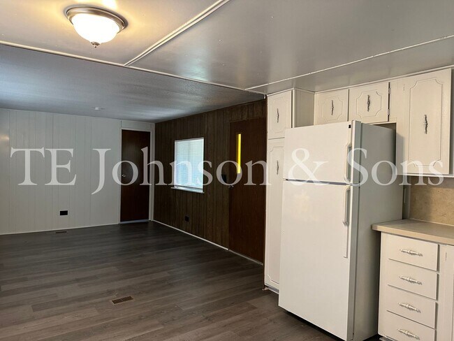 Building Photo - Secluded 2 Bedroom Manufactured Home