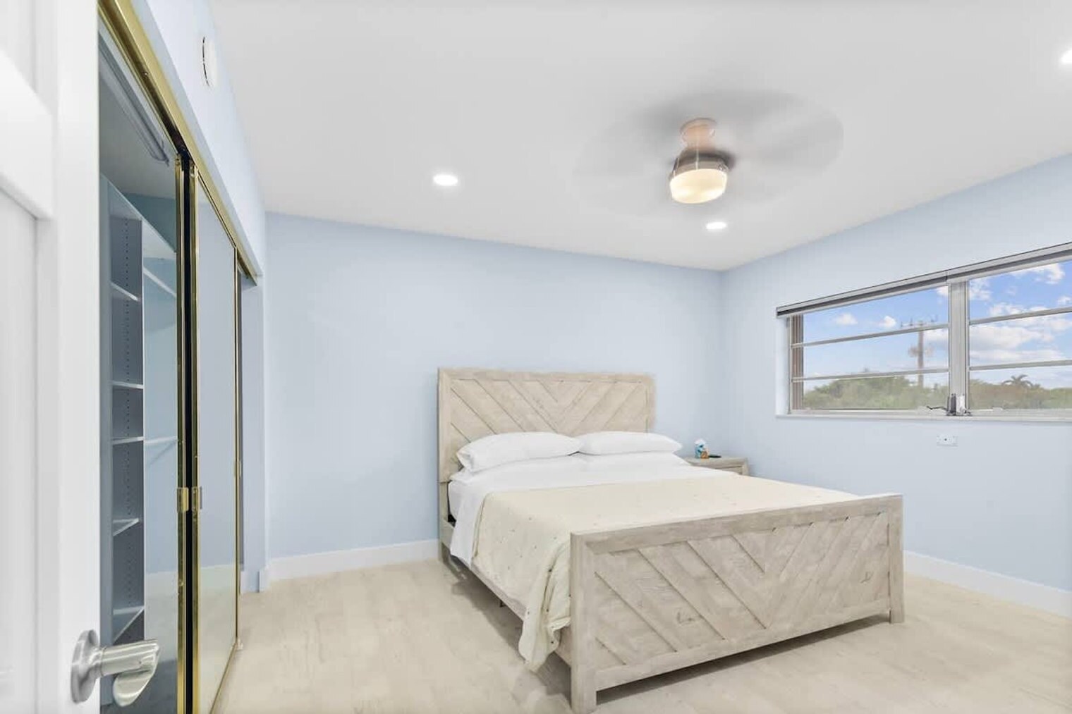 Building Photo - 2424 NE 9th St