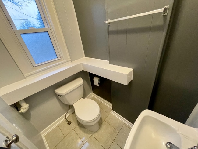 Building Photo - 404 N 64th St
