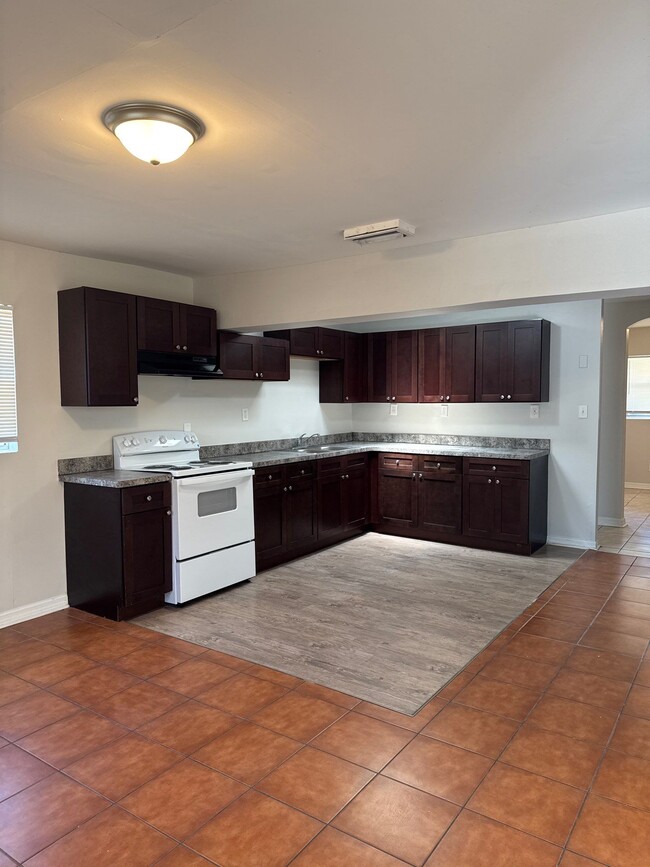 Building Photo - 10569 Citrus Ln
