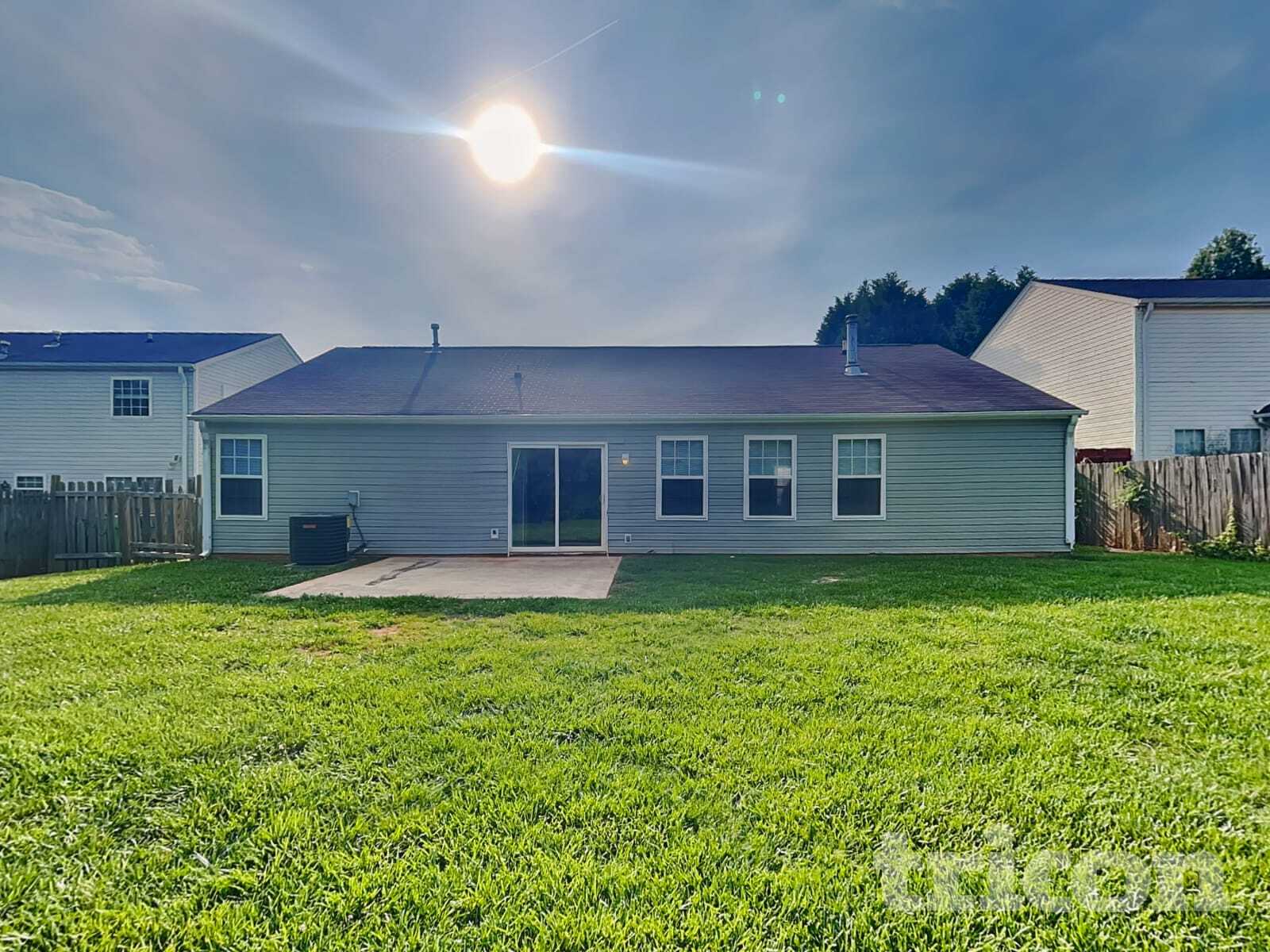 Building Photo - 9728 Avensong Crossing Dr