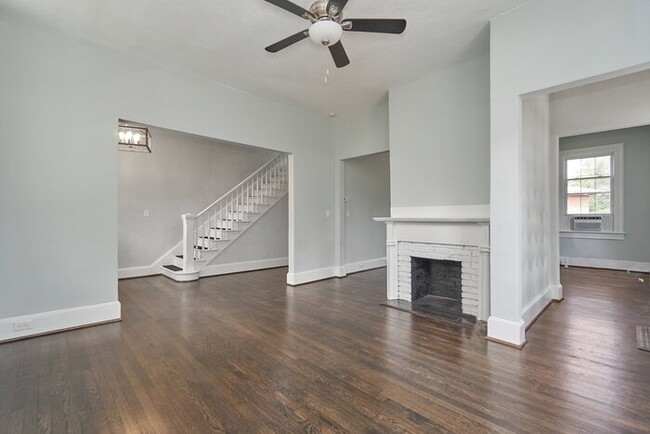 Building Photo - GORGEOUS COLONIAL HOME FOR RENT IN NEWPORT NEWS!!!