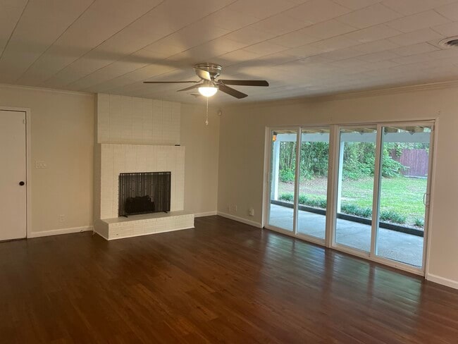 Building Photo - 6220 Ridge Rd