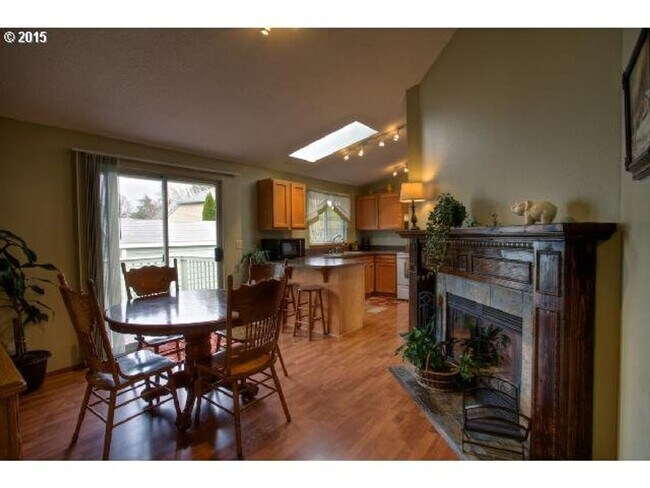 Building Photo - 3 Bedroom Home with Vaulted Living Room Near The Streets of Tanasbourne with Garage & Yard